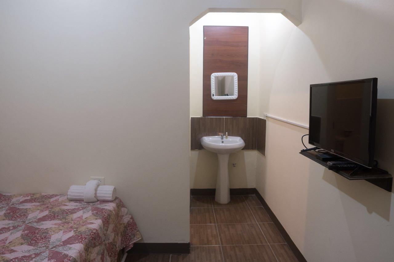 Studio 27 Inn Piarco エクステリア 写真