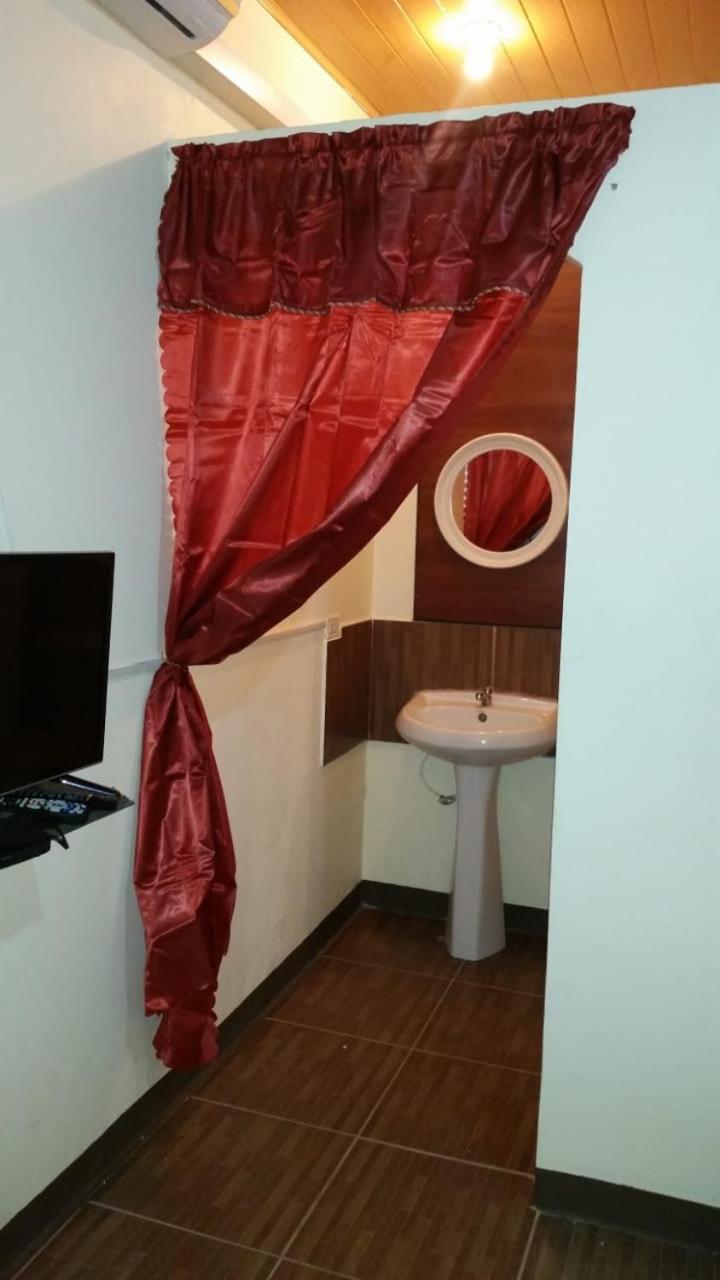 Studio 27 Inn Piarco エクステリア 写真