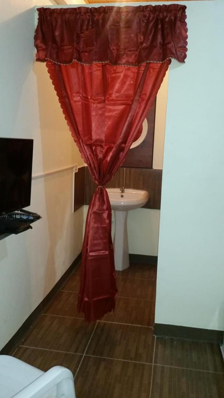 Studio 27 Inn Piarco エクステリア 写真